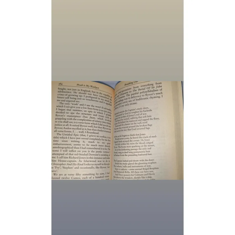 Sách ngoại văn cũ khổ bỏ túi – Moab Is My Washpot (Stephen Fry) | Bìa mềm 748384