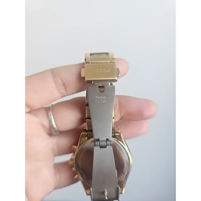 Cần bán đồng hồ fossil nữ còn mới 90% 1008157