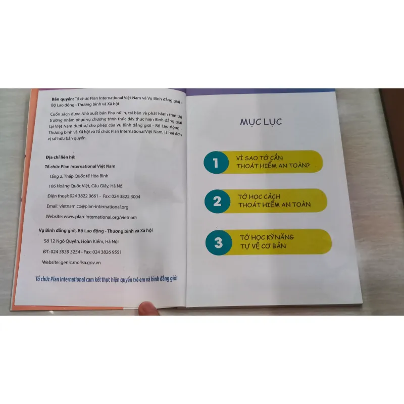 Sách Thoát Hiểm An Toàn Tờ Tư Tín - Alex Munive, Lucero Quiroga mới 90% 1001471