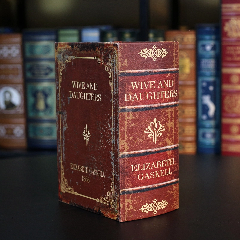 Hộp khăn giấy mô phỏng sách cổ  "Wives and Daughters" của Elizabeth Gaskell 497116