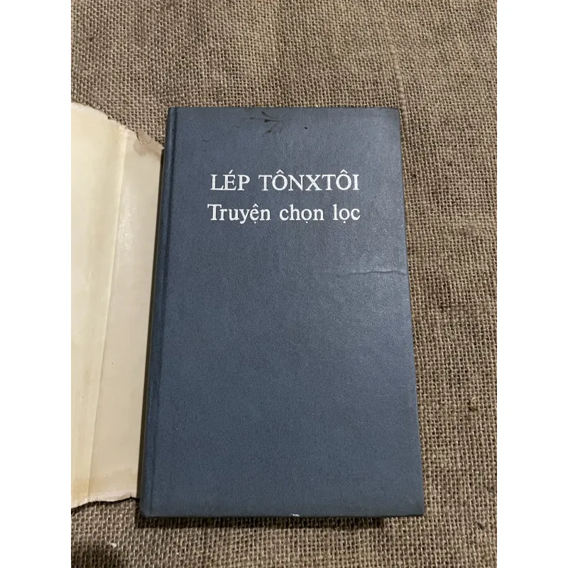 Truyện ngắn Tolstoy - NXB Cầu Vồng  797277