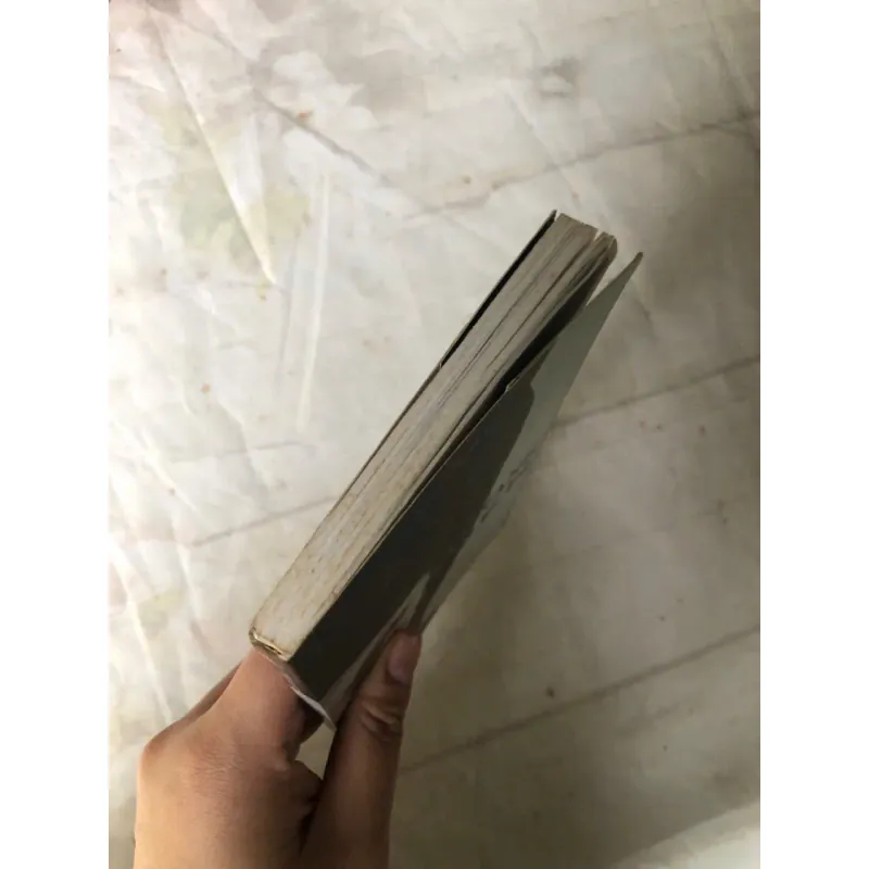 Mắt Xanh Tóc Đen - Marguerite Duras 800704