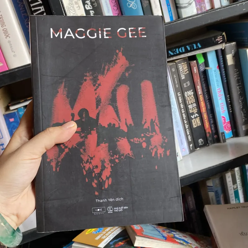 Máu" (Blood) của tác giả Maggie Gee.  Thể 996436