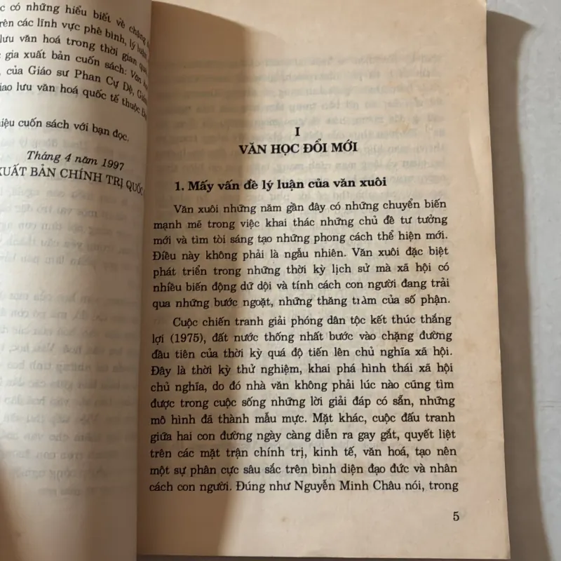 Văn học đổi mới và giao lưu văn hoá - Phan Cự Đệ - 1997s 997313