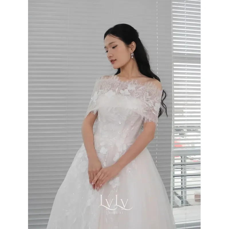 Váy cô dâu quây tách rời, size S, váy trắng ánh lên màu hồng nude  1009792