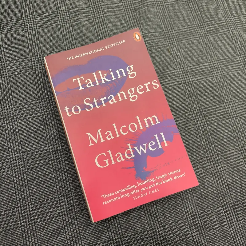Talking to Strangers - Malcolm Gladwell (Penguin Psychology) - Sách mới 959970