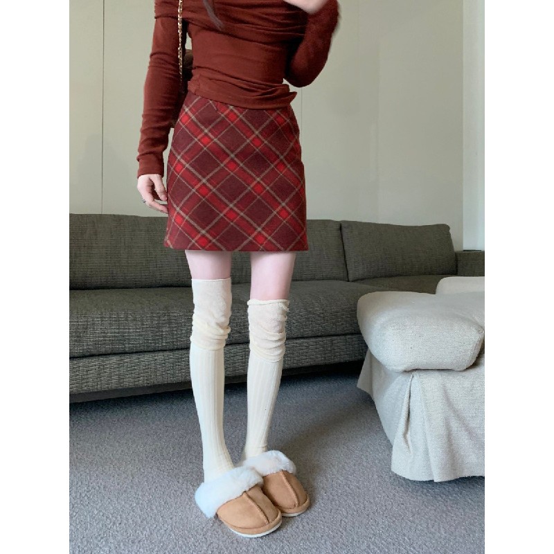 Chân váy dạ kẻ đỏ QC size S new tag 60601