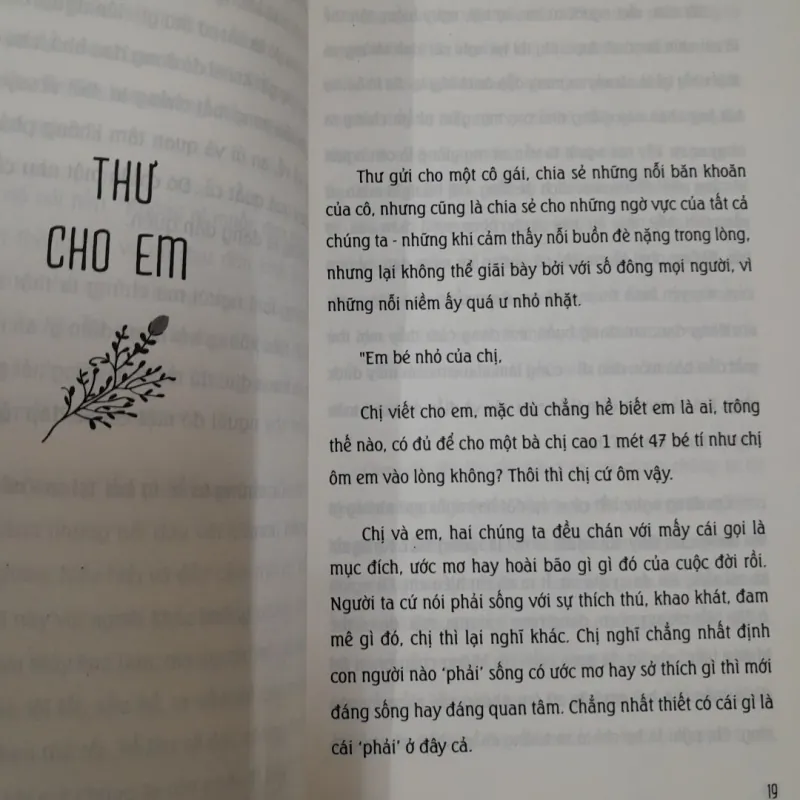 Tản văn- Ai cũng có một khoảng trời dấu kín. Tg Nguyễn Khánh Linh 935341