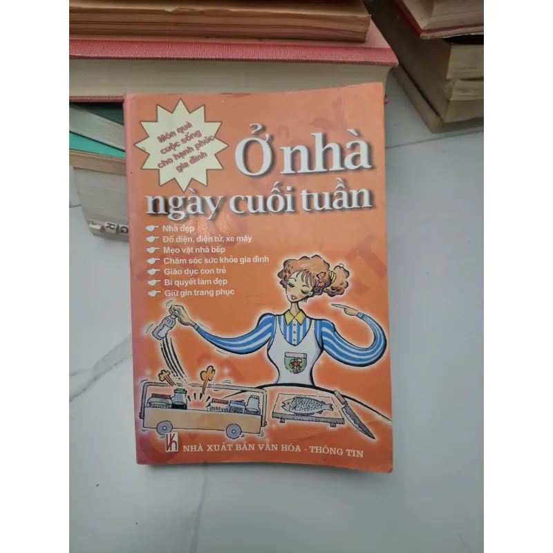 Ở nhà ngày cuối tuần - (Nhiều tác giả) - Sách gia đình/Kỹ năng sống 696339
