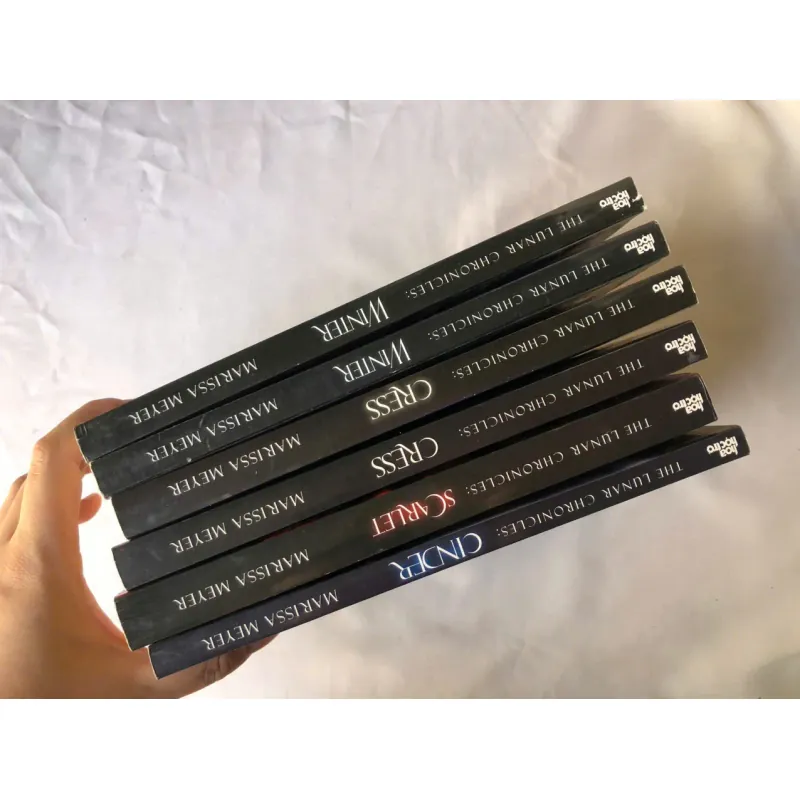 The Luna Chronicles Công Chúa Mặt Trăng - Marissa Meyer 970144