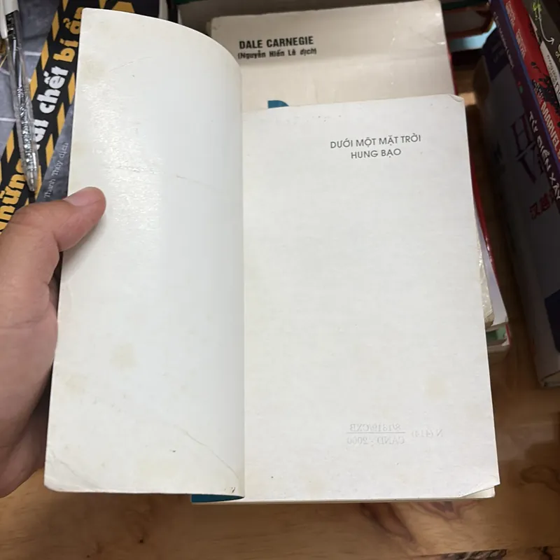 II Tập Truyện Nước Ngoài Về Tình Yêu: Dưới Một Mặt Trời Hung Bạo - 2000 696016