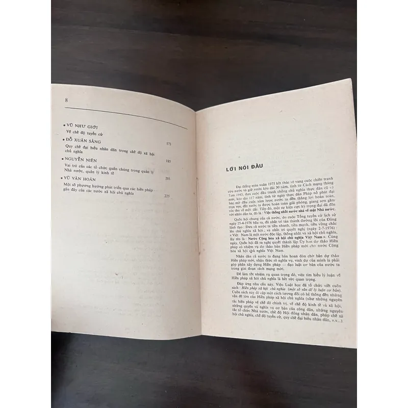📖 Hiến pháp xã hội chủ nghĩa (Một số vấn đề lý luận cơ bản) xb 1977 597725