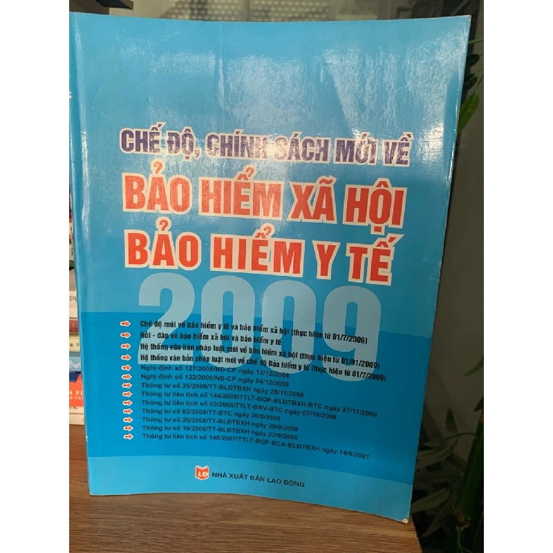 Chế độ chính sách mới về bảo hiểm xã hội bảo hiểm y tế -NXB Lao động 728031