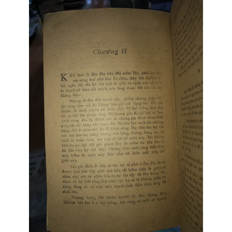 Phía đông vườn địa đàng - John Steinbeck 976188