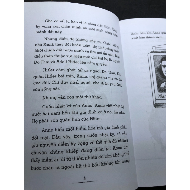 Anne Frank là ai? 2020 mới 85% bẩn nhẹ Ann Abramson HPB0508 VĂN HỌC 196212