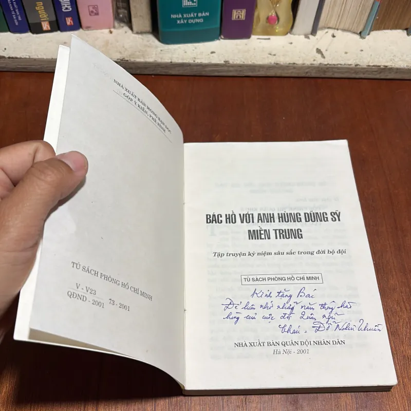 II Lịch Sử: Bác Hồ Với Anh Hùng Dũng Sỹ Miền Trung - 2001 958692