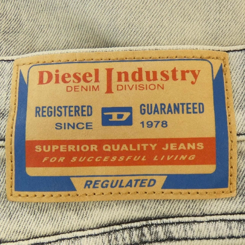 Quần jeans DIESEL - Hàng hiệu Authentic 891743