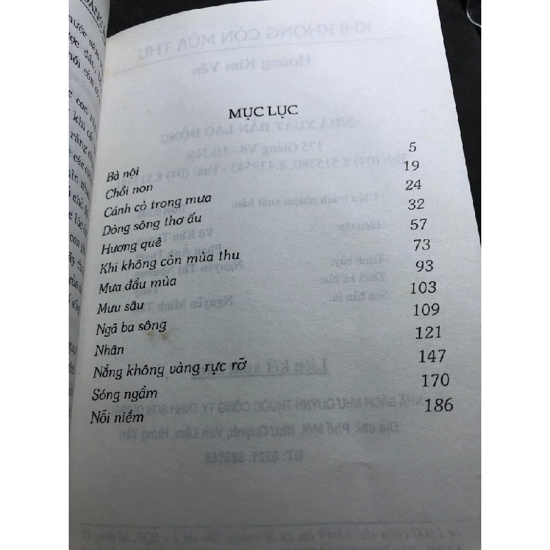 Khi không còn mùa thu 2008 mới 70% ố bẩn nhẹ Hoàng Kim Yến HPB0906 SÁCH VĂN HỌC 459094