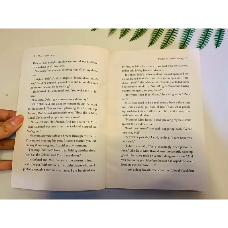 [Sách tiếng Anh 2hand] Like new 90% - 🌈 Three Times Lucky - Sheila Turnage 🪄 592592