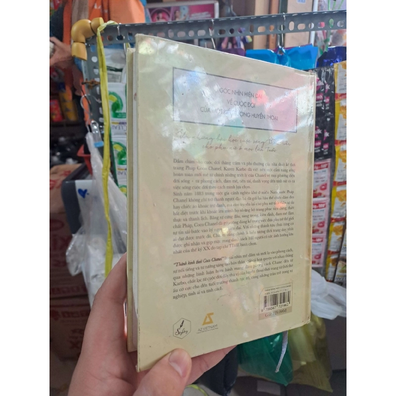 Thánh Kinh Theo Coco Chanel - Karen Karbo 2017 mới 80% ố bìa cứng KỸ NĂNG HCM3012 925036
