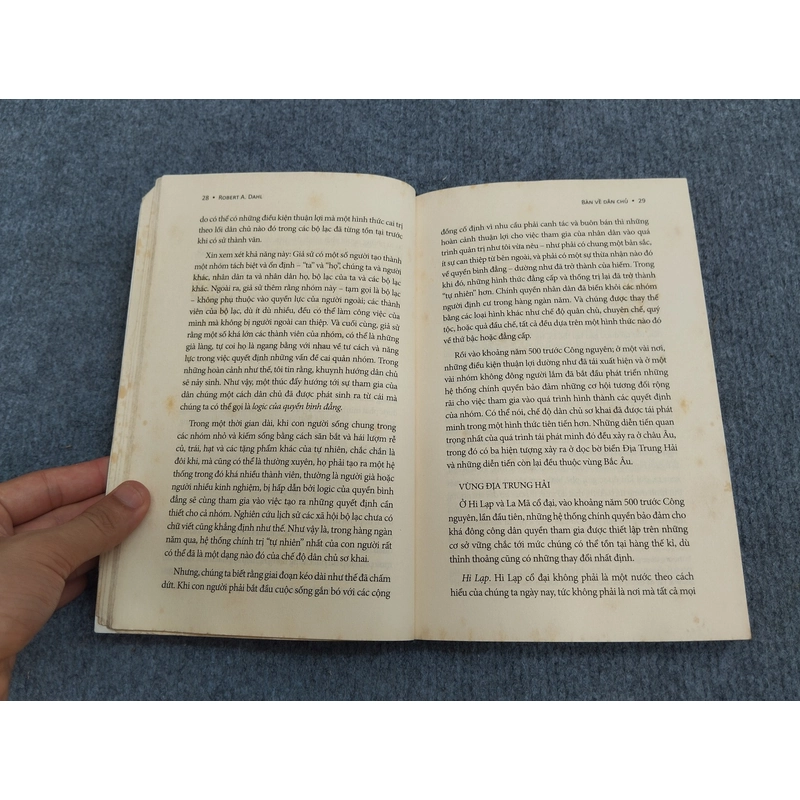 BÀN VỀ DÂN CHỦ - ROBERT A. DAHL 494519