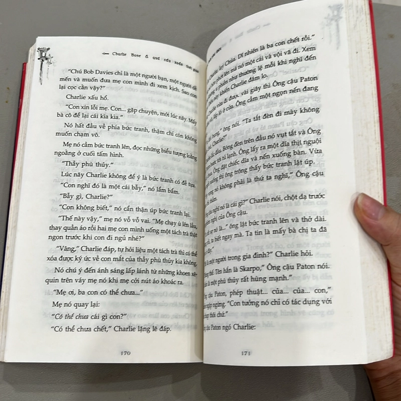 Charlie Bone và quả cầu thời gian ( tập 2) 523497