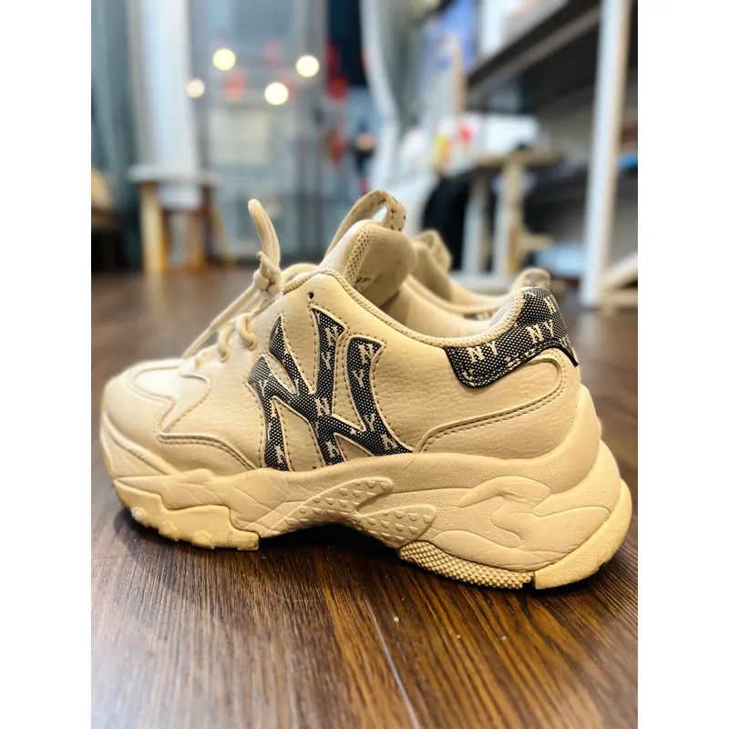 Giày MLB màu trắng sữa size 36, chiều dài chân 23cm, chính hãng, đã qua sử dụng  562988