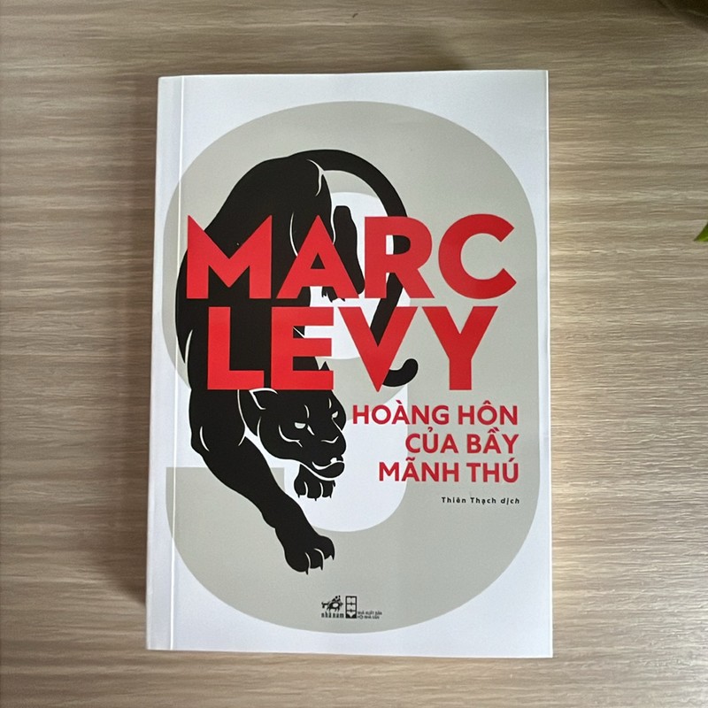 Sách Hoàng hôn của bầy mãnh thú Marc Levy 146173