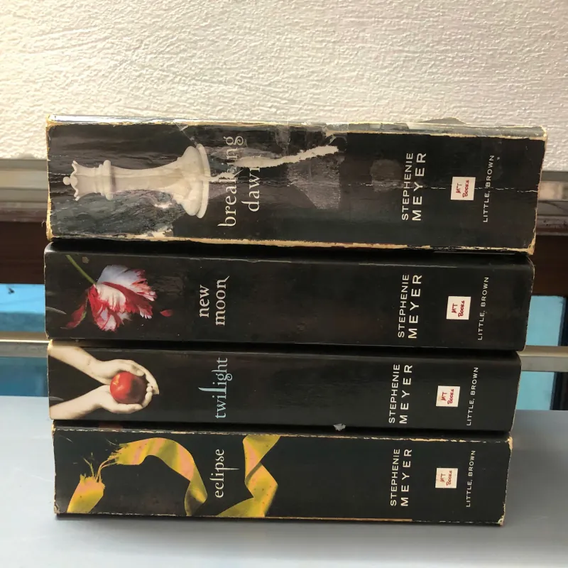 Twilight -New Moon-  Eclipse-  Breaking Dawn 689170