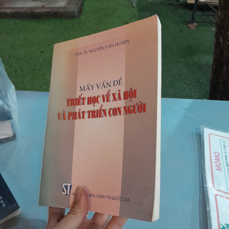 MẤY VẤN ĐỀ TRIẾT HỌC VỀ XÃ HỘI VÀ PHÁT TRIỂN CON NGƯỜI 455150