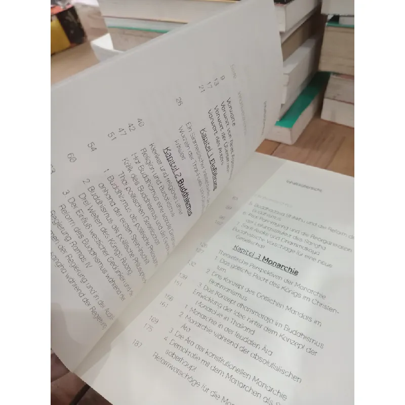 Buddhismus, Monarchie und Demokratie - Suraphot Thaweesak & Zia Collinsfree 726510