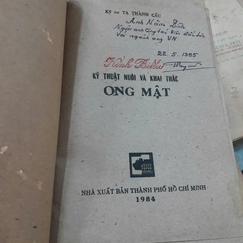 KỸ THUẬT NUÔI VÀ KHAI THÁC ONG MẬT - TẠ THÀNH CẤU 1042754