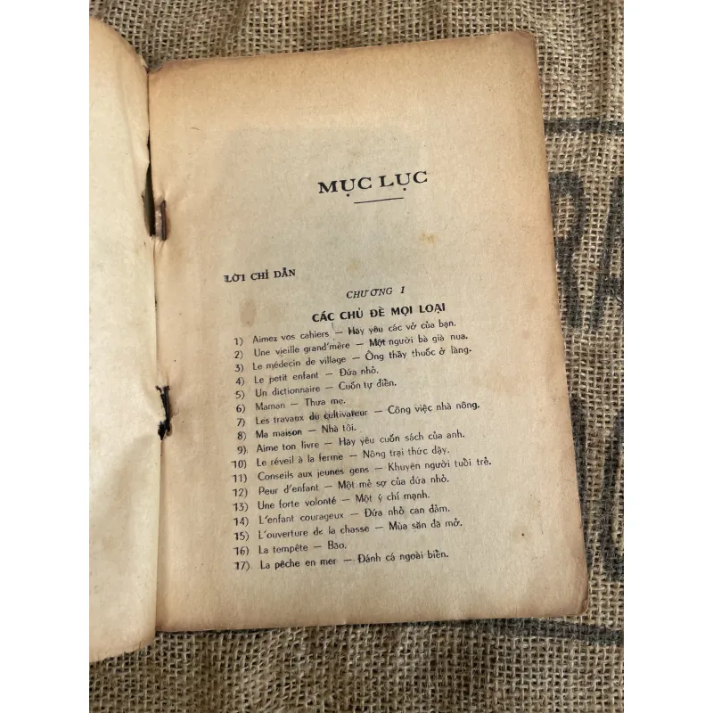 Khảo sát Pháp văn - sách in trước 75, gần 200 trang  1013094