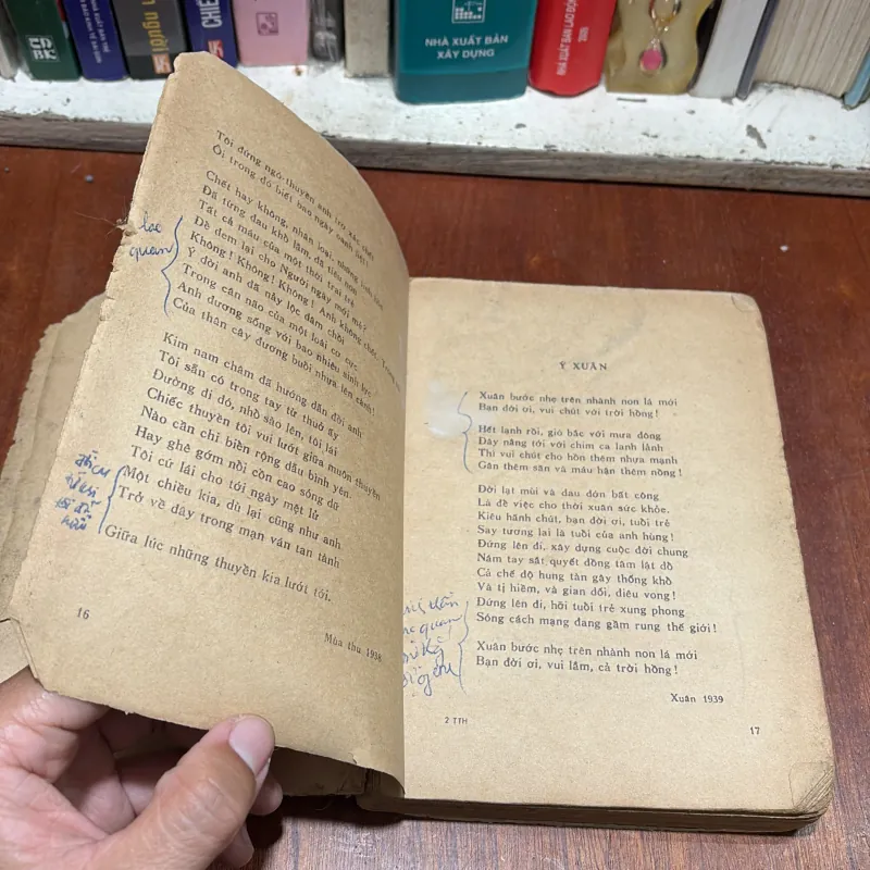[Sách Thiếu Trang] - II Sách Xưa: Thơ _ Tố Hữu - 1976 796269