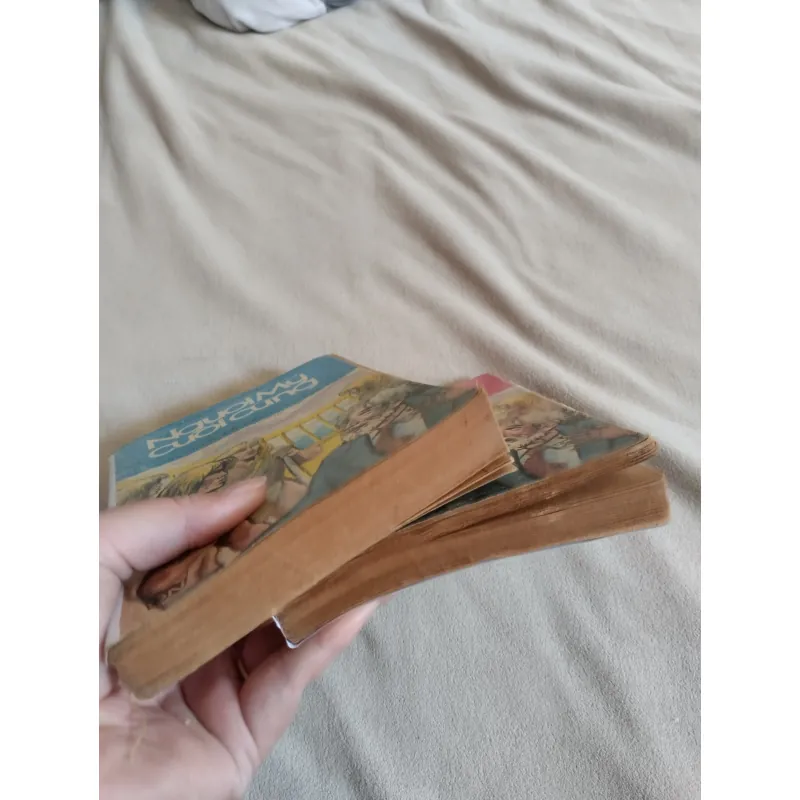 Combo 2 cuốn tiểu thuyết khoa học giả tưởng "Người Mỹ cuối cùng" (Earth Abides) 761551