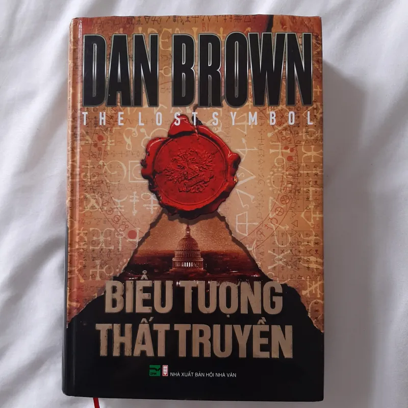 Tiểu thuyết BIỂU TƯỢNG THẤT TRUYỀN - bìa cứng 711990