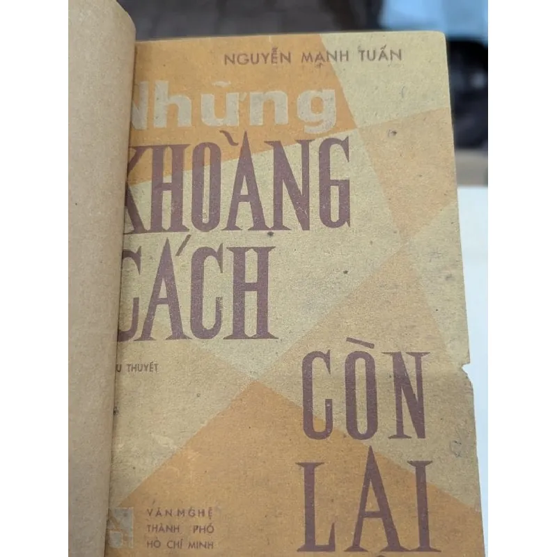 Những khoảng cách còn lại - Nguyễn Mạnh Tuấn 696084