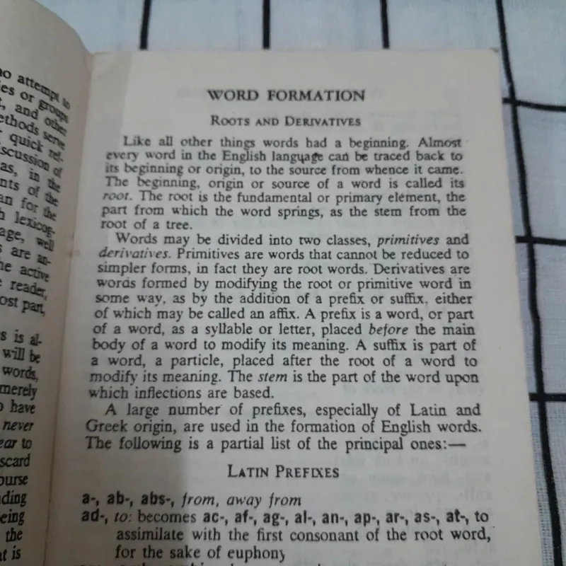 A DICTIONARY OF SYNONYMS AND ANTONYMS [Đồng nghĩa & Trái nghĩa] by Joshep Devin  762522