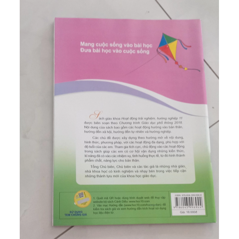 Quyển sách học cách làm người lớp 11 501728