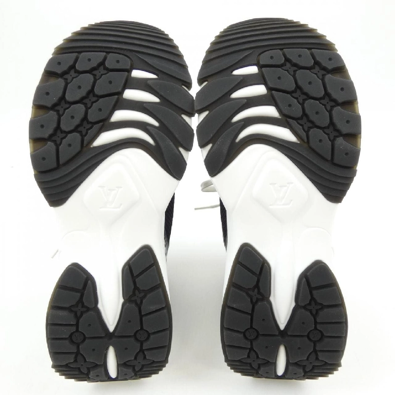 Giày sneaker dòng Run 55 của Louis Vuitton 656196