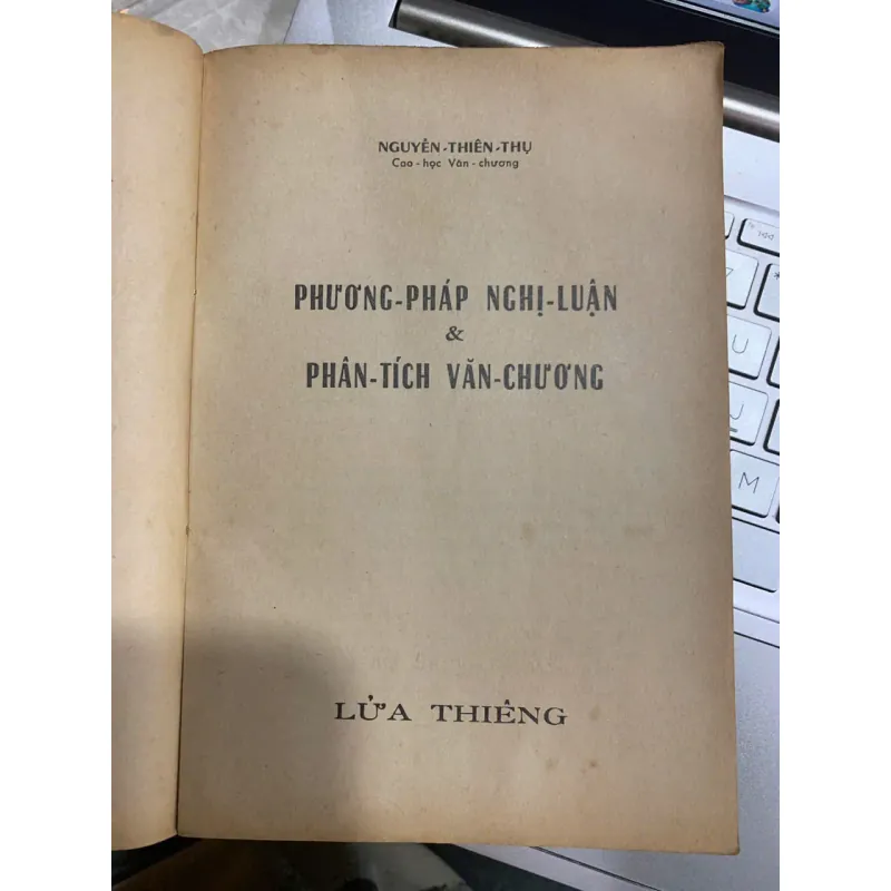 PHƯƠNG PHÁP NGHỊ LUẬN VÀ PHÂN TÍCH VĂN CHƯƠNG - NGUYỄN THIÊN THỤ 561597