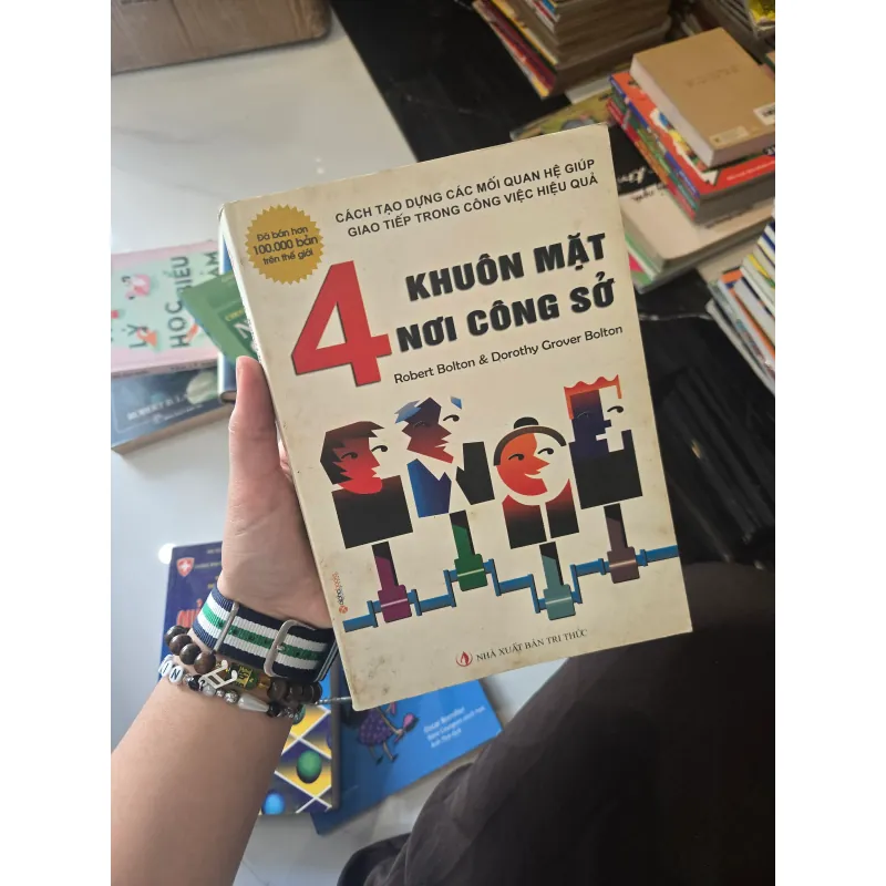 4 khuôn mặt nơi công sở  971751