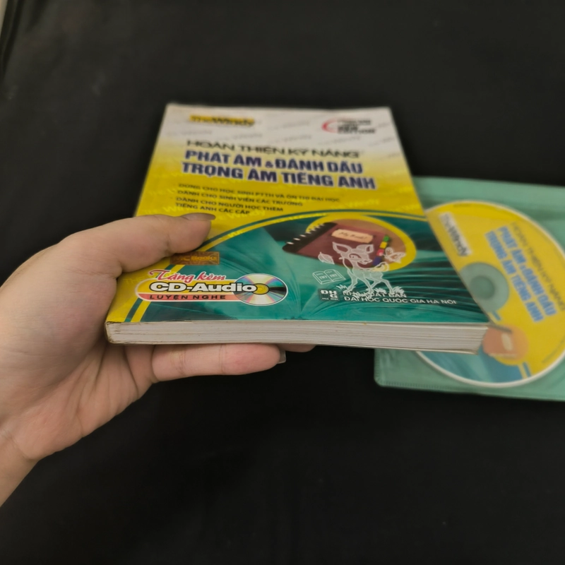 Hoàn thiện kỹ năng phát âm & đánh dấu trọng âm tiếng Anh (Tặng kèm CD) - The Windy 547941