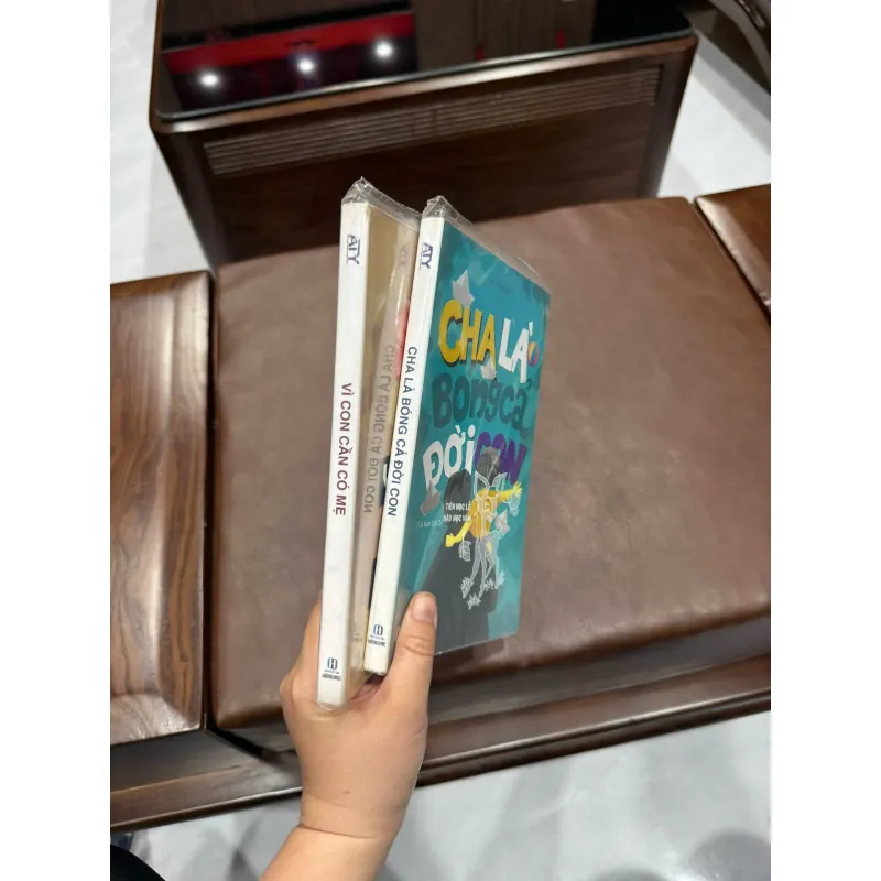 Combo 2 Sách Dạy Con: “Vì Con Cần Có Mẹ” & “Cha Là Bóng Cả Đời Con” - K3 1013579