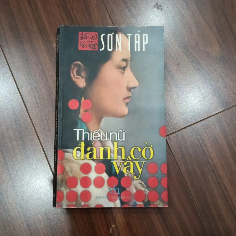 Thiếu nữ đánh cờ vây 932275