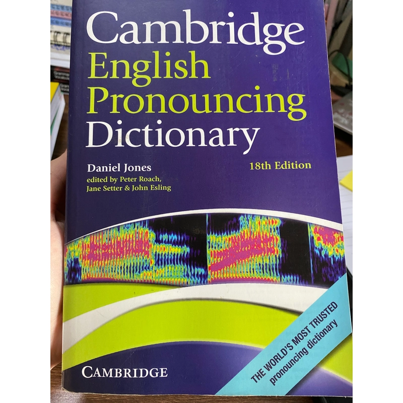 Sách Cambridge English Pronouncing Dictionary - mới có 1-2 vệt bìa sau  274065