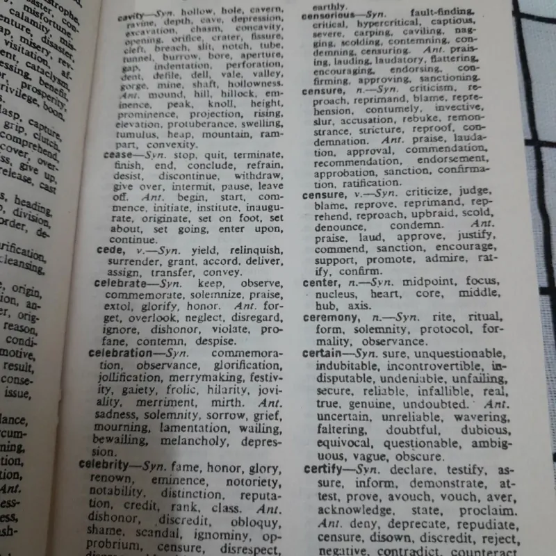 A DICTIONARY OF SYNONYMS AND ANTONYMS [Đồng nghĩa & Trái nghĩa] by Joshep Devin  762522