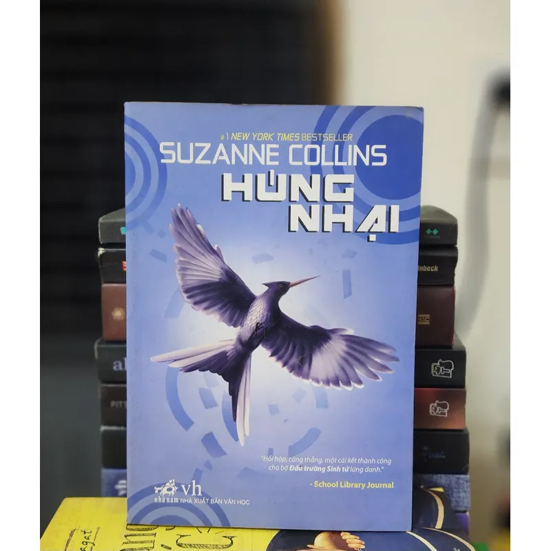 Tiểu thuyết HÚNG NHẠI - Suzanne Collins (398 trang) 733100