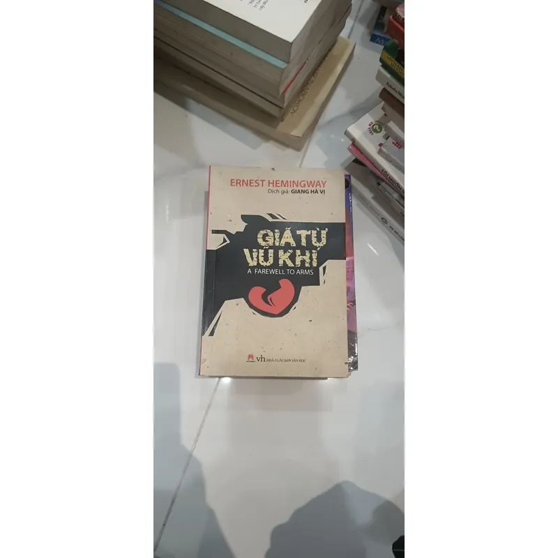"Giã từ vũ khí" của Ernest Hemingway 👣 691520