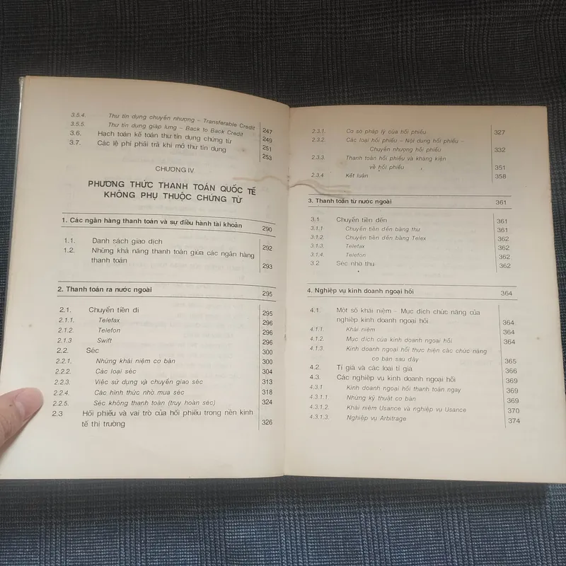 Nghiệp vụ Ngân hàng Quốc tế - PTS. Lê Văn Tề - Năm 1994 655226